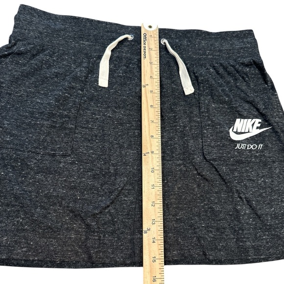 Nike Athletic Skirt Size Large Elastic Waistband Washed Black Side Pockets - Picture 9 of 9